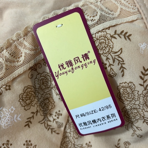 NWT all day comfort with this SNAP FRONT BRA in size 42. - Picture 2 of 8